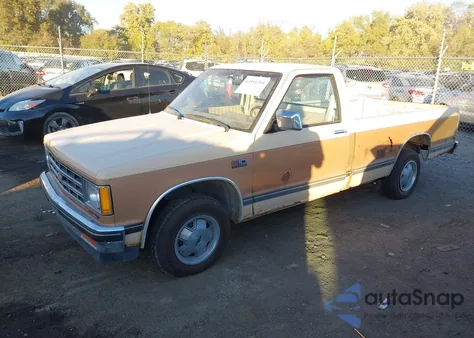 1986 Chevrolet S Truck S10 из США, поврежденный, VIN 1GCCS14R2G2104591